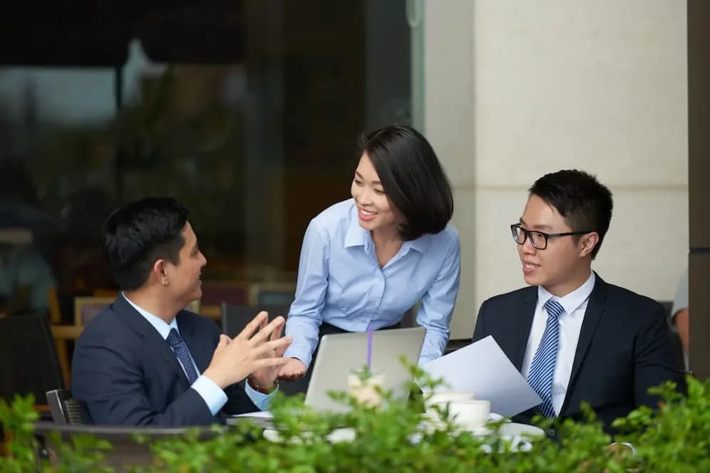 Komunikasi Bisnis Adalah: Definisi, Peran, dan Strateginya